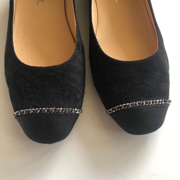 CHANEL Black Suede Grosgrain Captoe Pump with Silver Chain Detail - Picture 4 of 14